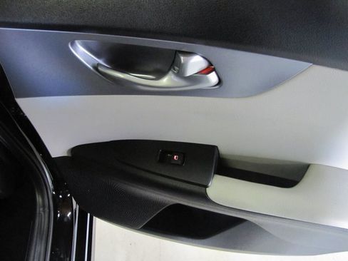 Used 2022 Kia Forte LXS image 18