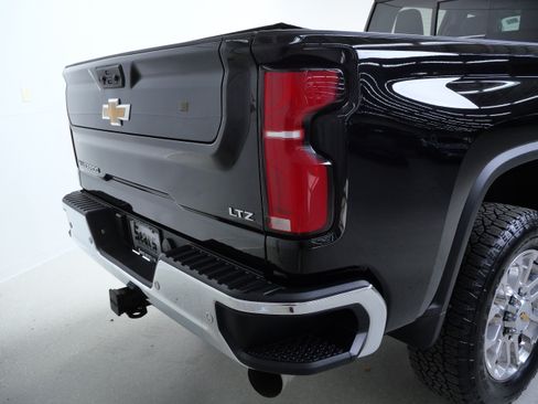 Used 2024 Chevrolet Silverado 3500 LTZ w/ LTZ Plus Package AWD/4WD image 5