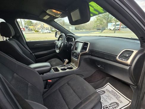 Used 2016 Jeep Grand Cherokee Laredo 75th Anniversary image 17