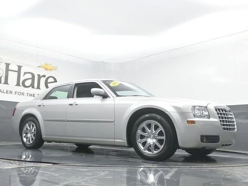 Used 2009 Chrysler 300 Touring image 2