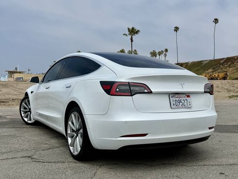 Used 2020 Tesla Model 3 Standard Range Plus RWD image 3