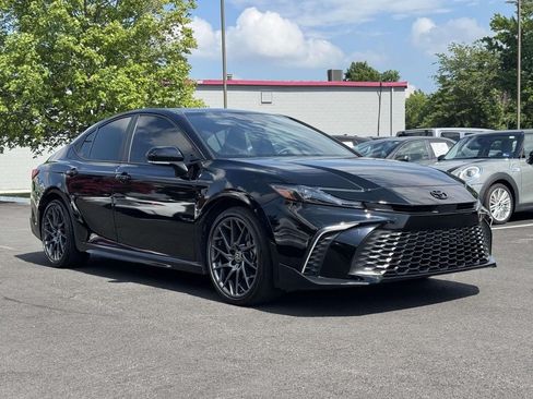 Used 2025 Toyota Camry SE FWD image 2