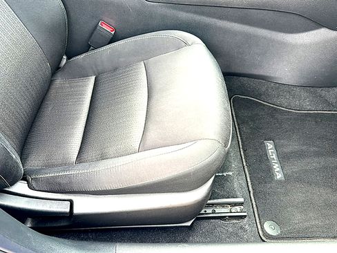 Used 2025 Nissan Altima 2.5 SV FWD image 25
