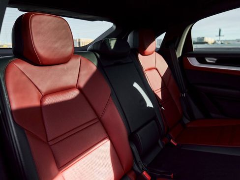 Used 2024 Porsche Cayenne Coupe image 39