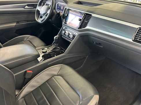 Used 2022 Volkswagen Atlas Cross Sport SEL Premium R-Line AWD/4WD image 16