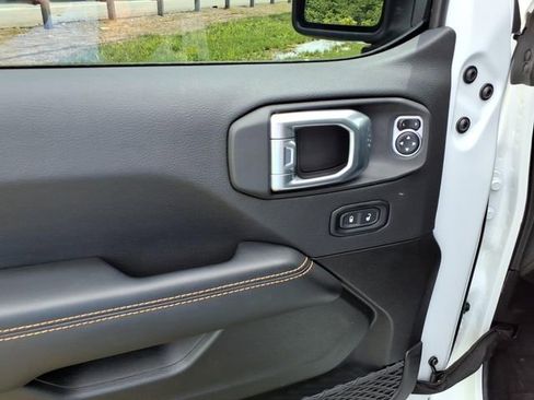 Used 2024 Jeep Wrangler Unlimited Sahara w/ Technology Group AWD/4WD image 17