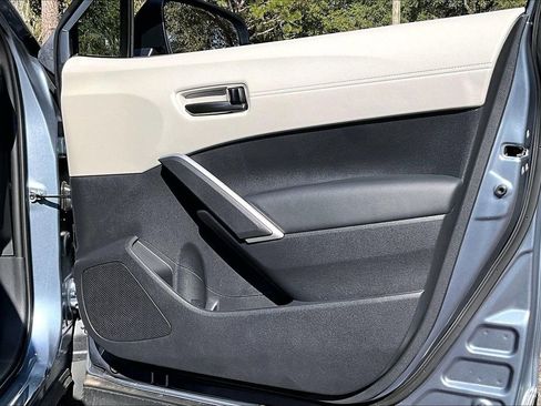 Used 2024 Toyota Corolla Cross L image 25