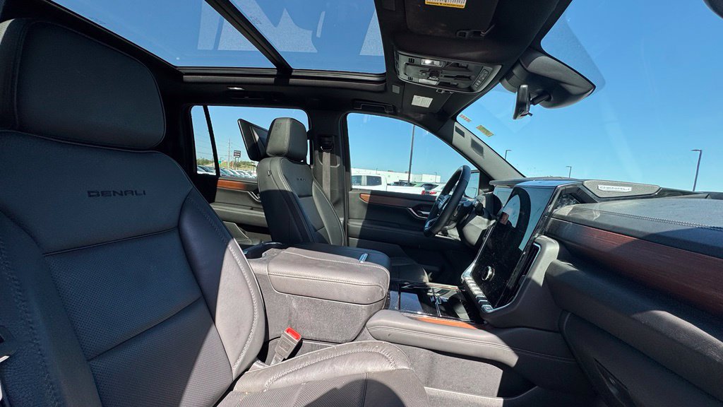 Used 2025 GMC Yukon XL Denali w/ Denali Reserve Package AWD/4WD image 10