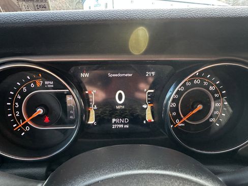 Used 2020 Jeep Gladiator Sport w/ Quick Order Package 24S image 16