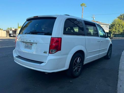 Used 2017 Dodge Grand Caravan SXT FWD image 8