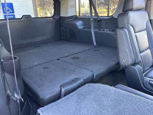 Used 2015 Chevrolet Suburban LTZ RWD image 32