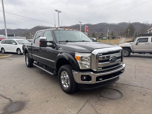 Used 2013 Ford F250 Lariat w/ Chrome Pkg image 2