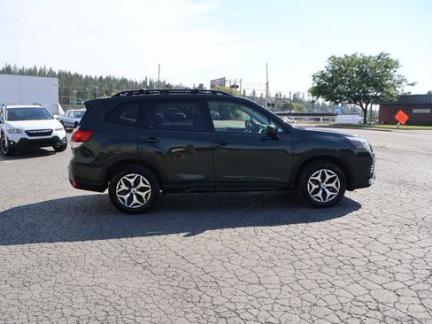 Certified 2022 Subaru Forester Premium AWD/4WD image 4