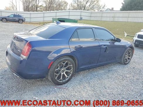 Used 2015 Chrysler 300 S RWD image 2