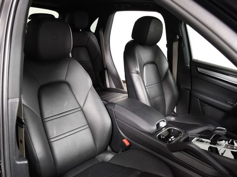 Used 2022 Porsche Cayenne Platinum Edition AWD/4WD image 20