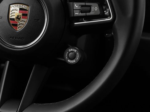 Certified 2026 Porsche Macan AWD/4WD image 32