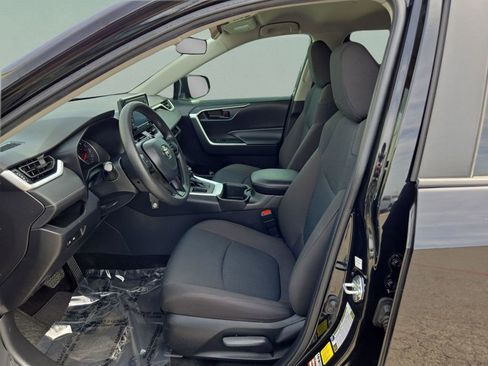 Used 2022 Toyota RAV4 LE image 10