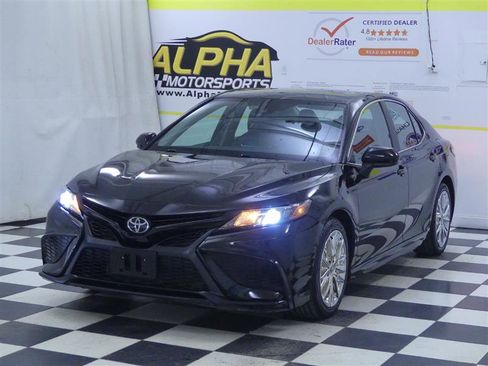 Used 2021 Toyota Camry SE AWD/4WD image 3