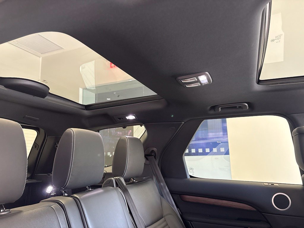 New 2026 Land Rover Discovery S AWD/4WD image 24