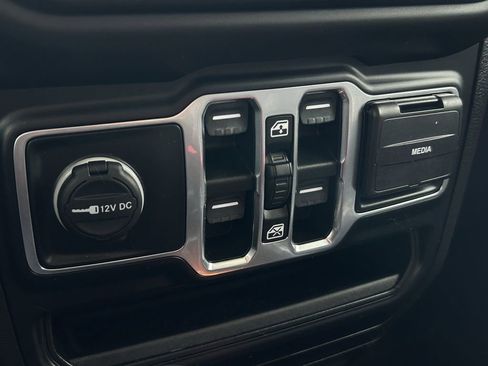 Used 2021 Jeep Wrangler Unlimited Sahara image 22