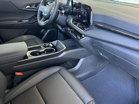 New 2026 Chevrolet Equinox LT w/ Convenience Package II FWD image 18
