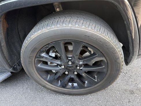 Used 2022 Jeep Grand Cherokee Laredo X AWD/4WD image 8