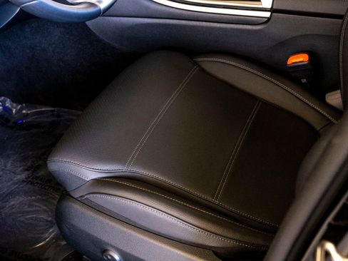 Used 2025 Mercedes-Benz C 300 Sedan image 15