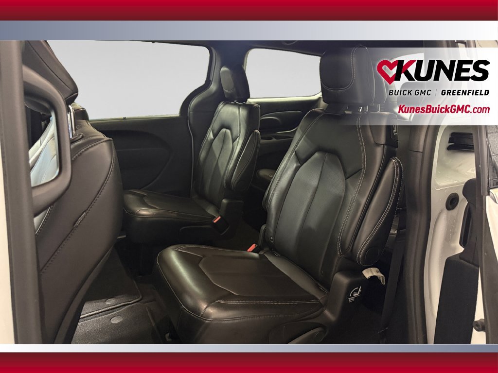 Used 2025 Chrysler Pacifica Select FWD image 33