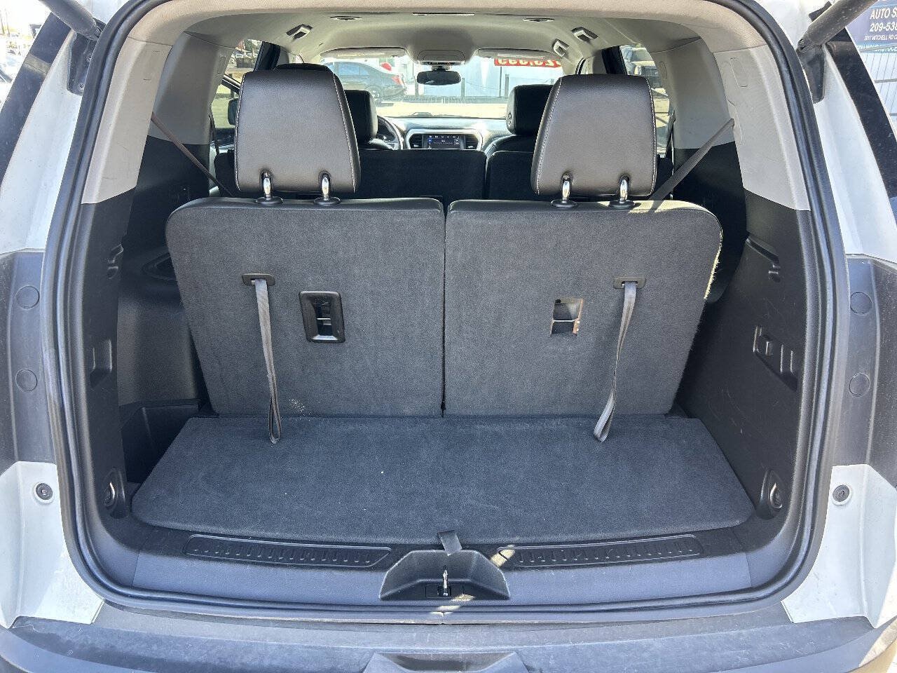 Used 2023 GMC Acadia SLT FWD image 19