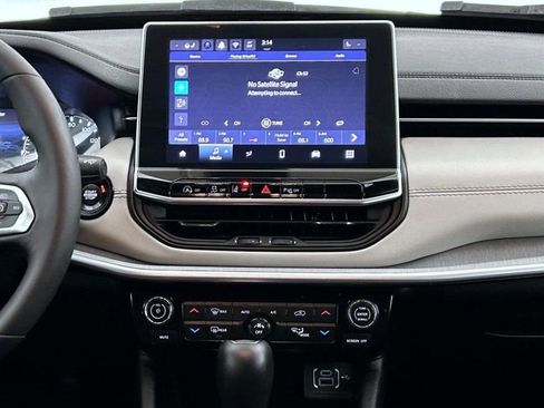 Certified 2025 Jeep Compass Limited image 12