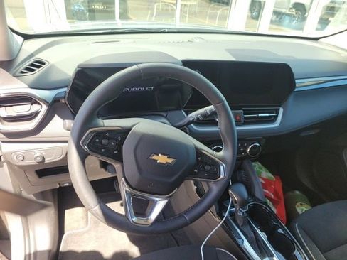 Used 2024 Chevrolet TrailBlazer LT w/ LT Cold Weather Package AWD/4WD image 18
