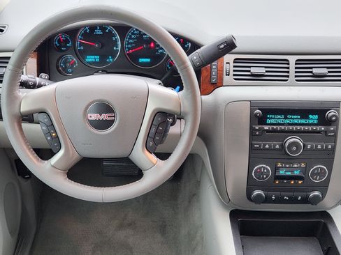 Used 2014 GMC Yukon SLT w/ Texas Edition image 25