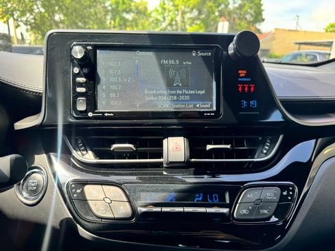 Used 2018 Toyota C-HR XLE FWD image 39