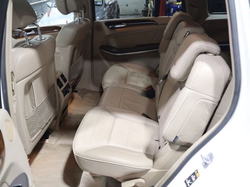 Used 2013 Mercedes-Benz GL 550 4MATIC image 41