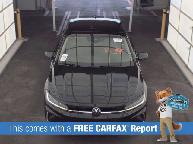 Used 2025 Volkswagen Jetta SE FWD image 2