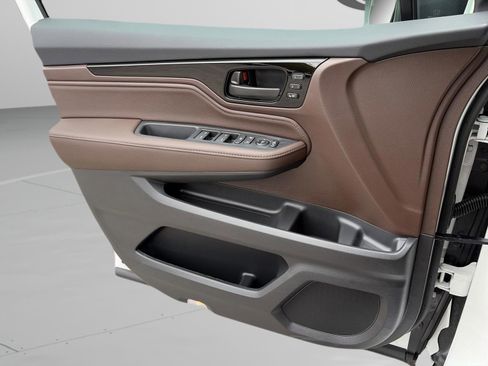 New 2026 Honda Odyssey Touring image 16
