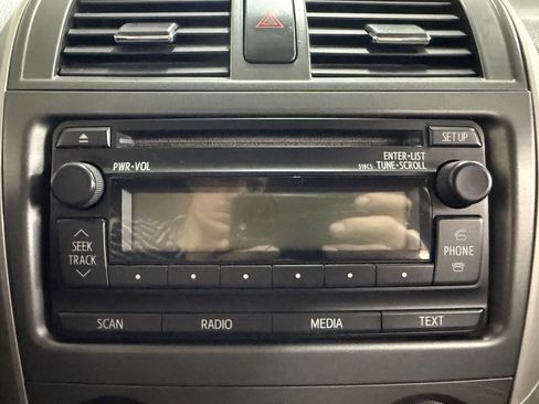 Used 2012 Toyota Corolla LE FWD image 27