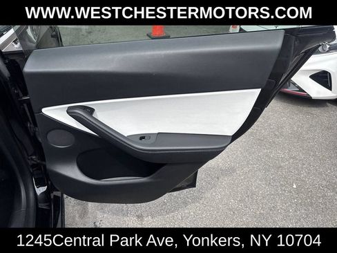 Used 2021 Tesla Model Y Long Range AWD/4WD image 18