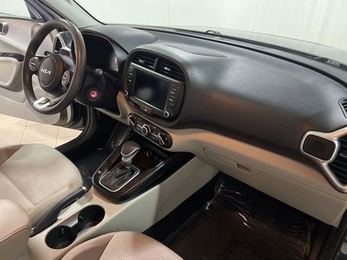 Used 2023 Kia Soul LX w/ LX Technology Package image 15