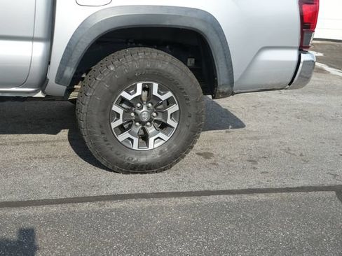 Used 2018 Toyota Tacoma TRD Off-Road RWD image 10
