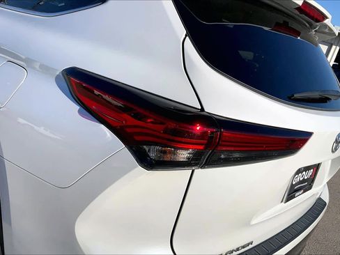 Used 2023 Toyota Highlander Limited image 29