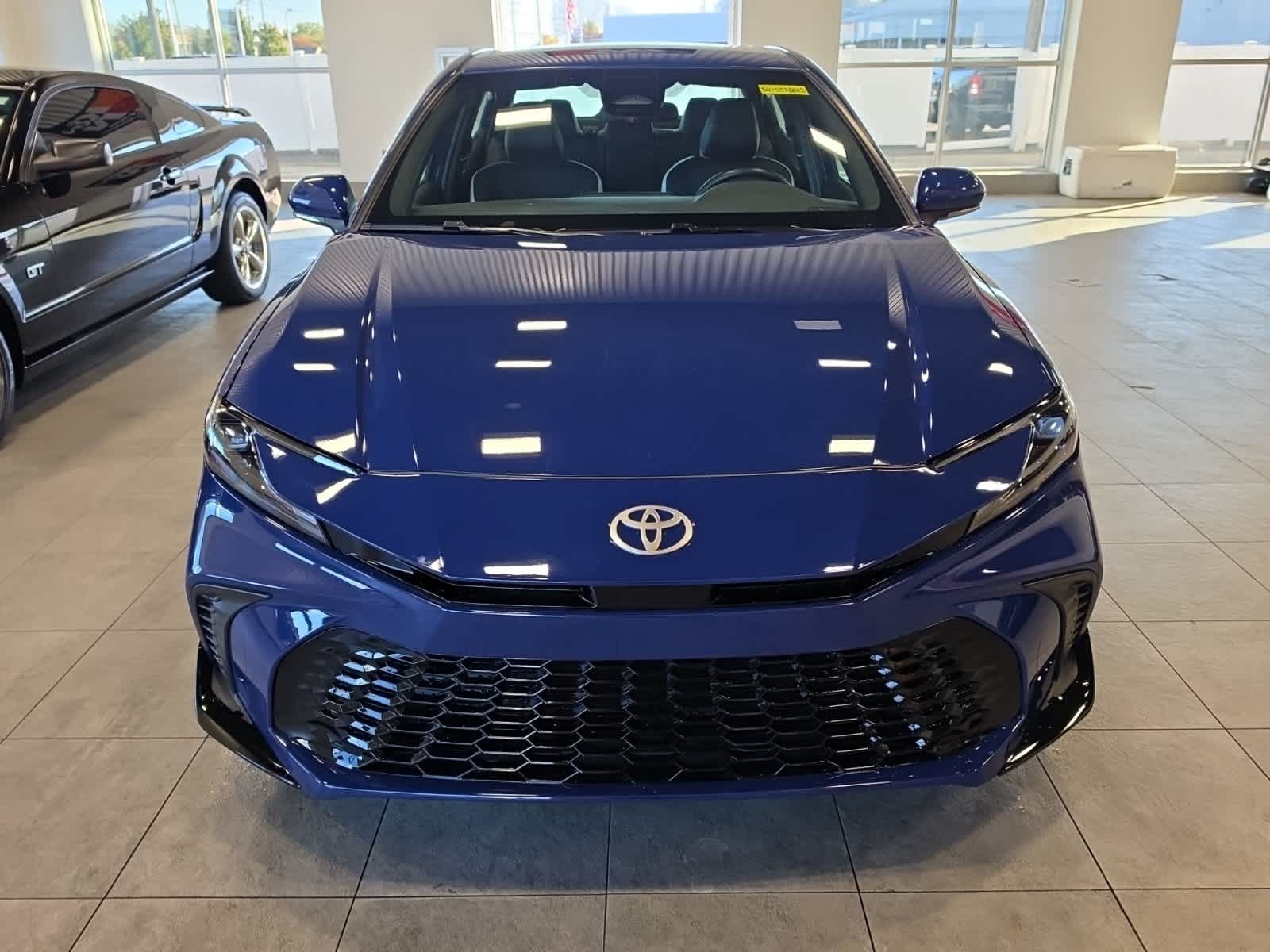 Used 2025 Toyota Camry SE FWD image 2