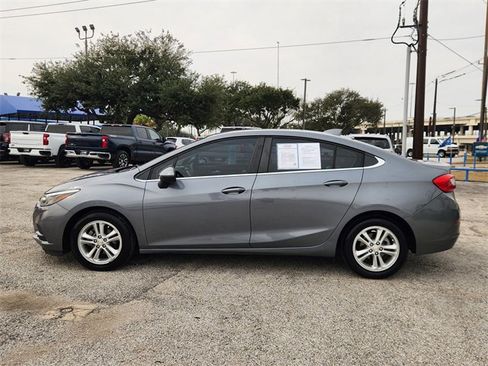Used 2018 Chevrolet Cruze LT image 4