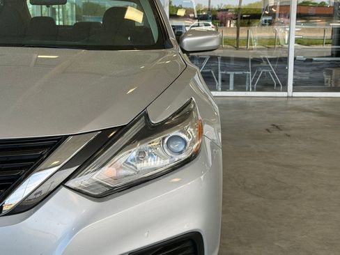 Used 2018 Nissan Altima 2.5 S w/ S Convenience Package image 11