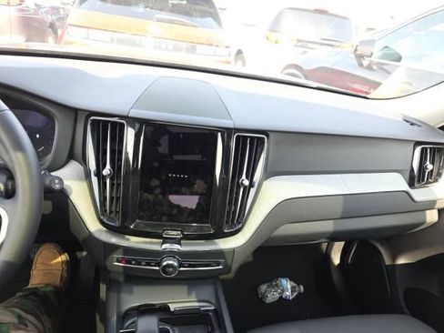 Used 2025 Volvo XC60 B5 Plus AWD/4WD image 9