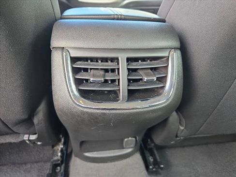 Used 2025 Chevrolet Malibu LT FWD image 16