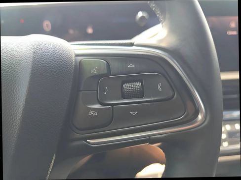 Used 2024 Buick Envista Sport Touring w/ Convenience I Package FWD image 24