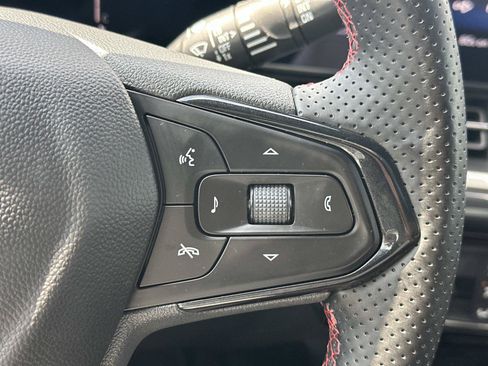 Certified 2024 Chevrolet Trax RS w/ Sunroof Package FWD image 22