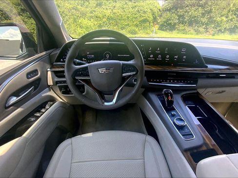 Certified 2024 Cadillac Escalade Sport Platinum w/ LPO, ONYX Package AWD/4WD image 5