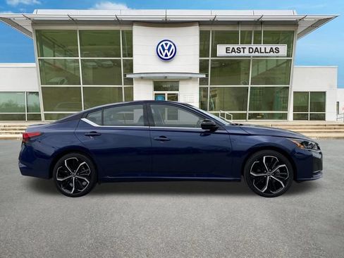Used 2024 Nissan Altima 2.5 SR FWD image 2